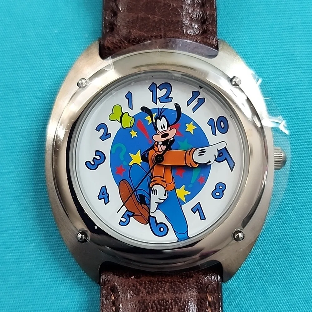 BNIB Rare Vintage Disney Backward Running Goofy Watch